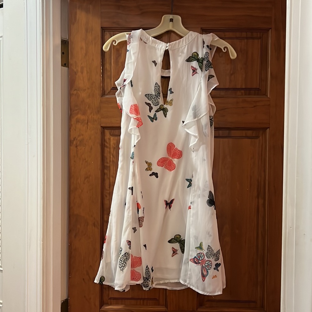 Flowey white dress with keyhole - Picture 4 of 4